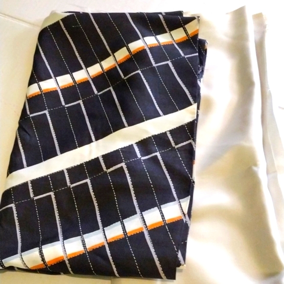 100% FINE SILK FABRICS, 2PIECES BLACK/WHITE  & PALE GREY, - Picture 1 of 7